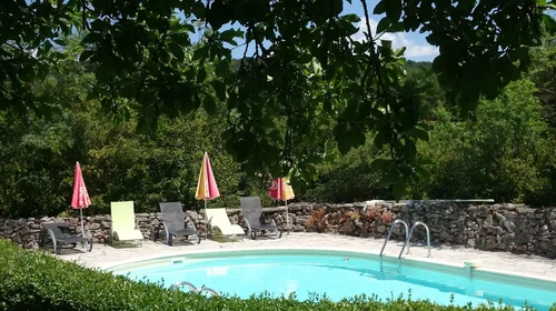 La piscine du gite, chambre et table d'hôte des Busserolles en Aveyron