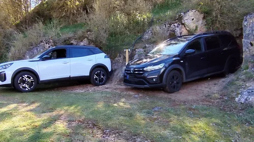 Parking et borne de recharge VE - Les Busserolles en Aveyron